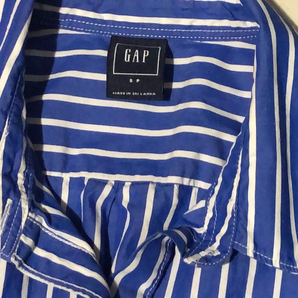 GAP Maternity Button Up Top - Picture 2 of 4
